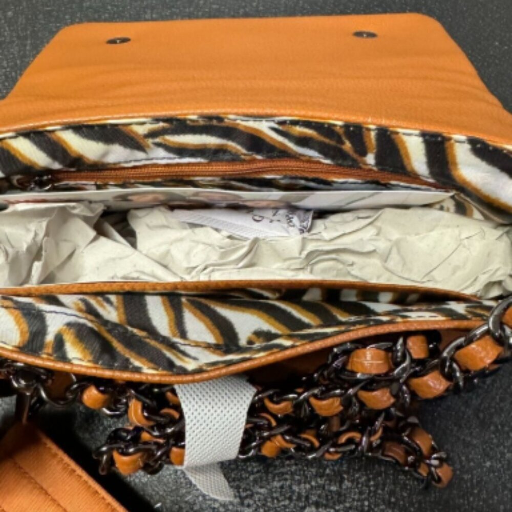 NWT- LUG- VL PICCOLO CROSSBODY- COPPER OR SAND - Picture 4 of 5